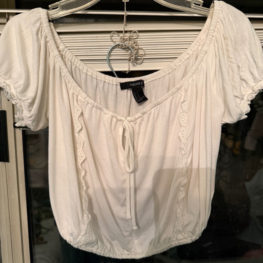 Off shoulder crop pheasant blouse